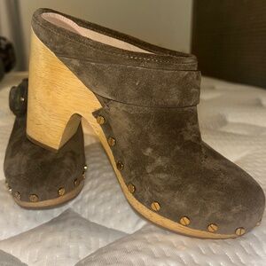 Veronica Beard Clogs